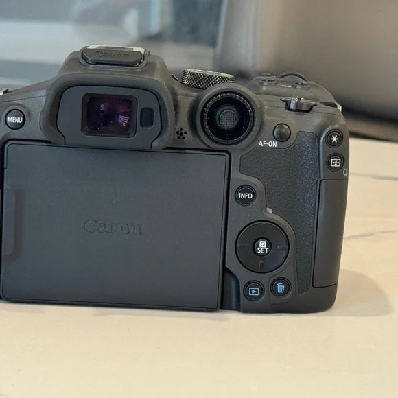 Canon Black Mirrorless Digital Camera R5 - Picture 6 of 7